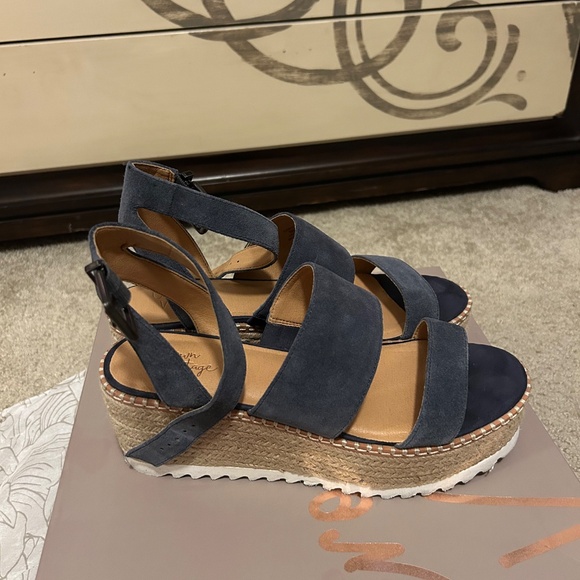 Crown vintage sandal - Picture 3 of 4